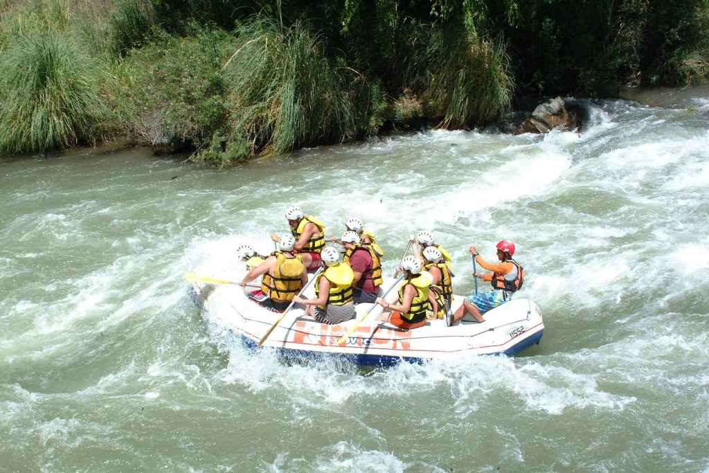 Descenso del río Asón en canoa
